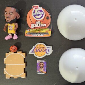ZURU NBA Ballers Lebron James(Yellow)